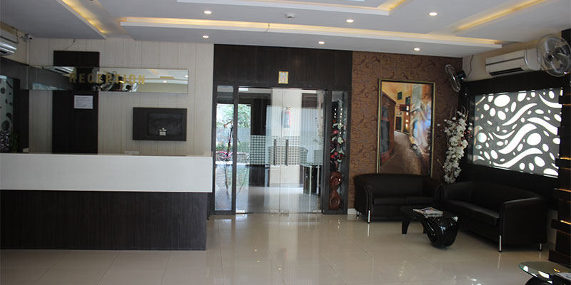 Hotel Flowers Inn Entrance