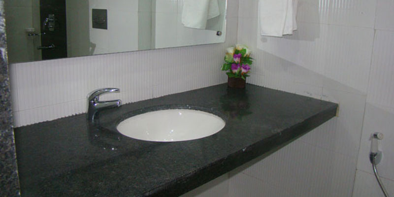 Hotel Flowers Inn Washroom